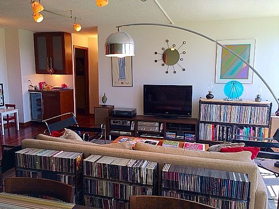 5th image of 330 W Diversey Pkwy APT 807