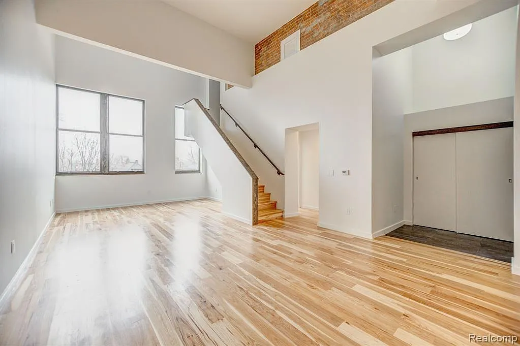 2 bed, 2.0 bath, 1233 sqft, $2,500 — Photo 2