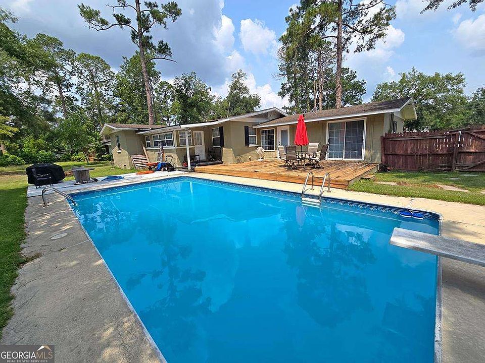 1st image of 601 Azalea Cir
