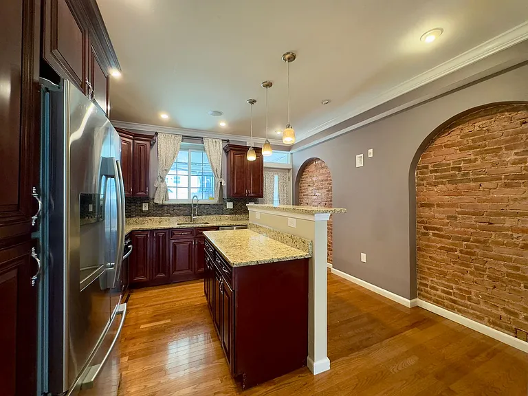 415 S Bouldin St — Photo 8