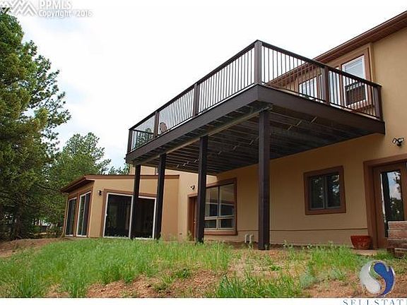 Large deck with steel frame is great for BBQ and entertaining
