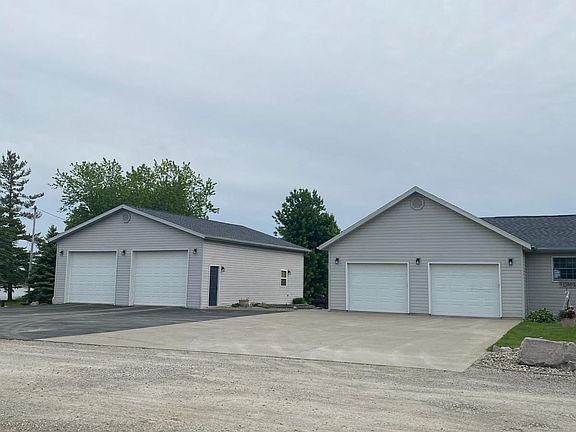 3rd image of 14685 Roberts Ct