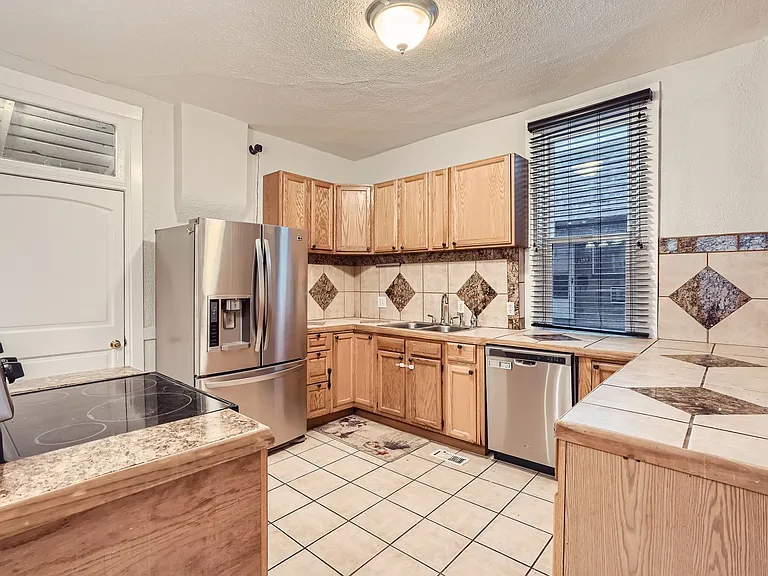 1381 Knox Ct — Photo 7