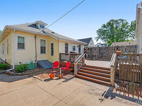 2nd image of 815 Adams St