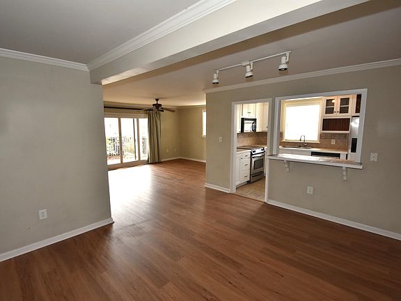2nd image of 925 Cleveland St Unit 23
