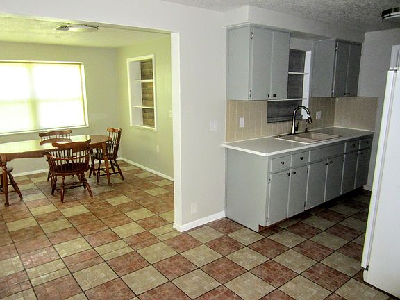4th image of 3419 Dorado Dr