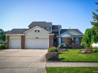 11332 Anya Dr, Hartland, MI