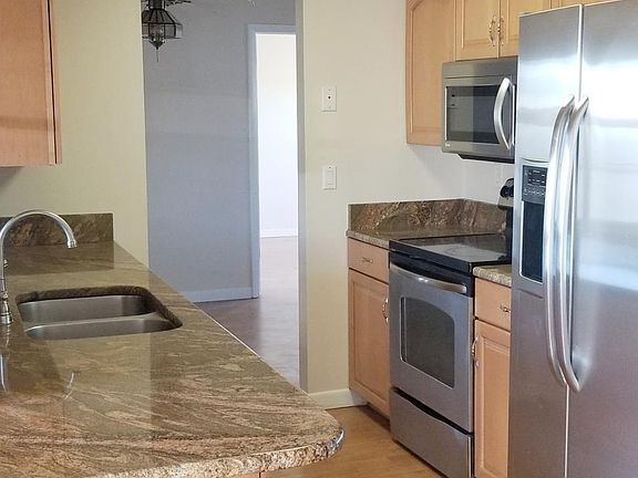 3rd image of 1800 Dogwood Dr