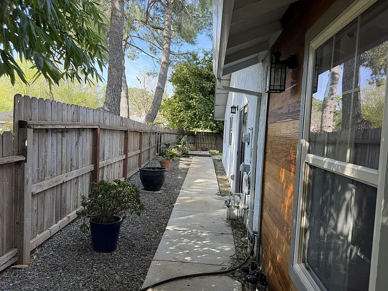 909 Bienville St — Photo 25