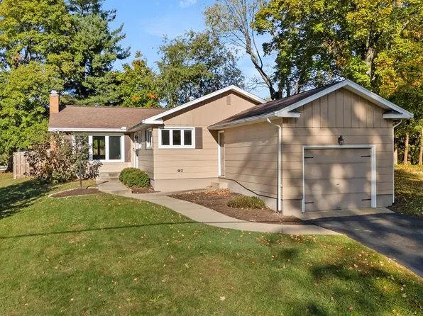 1008 Valley Dr, Ashland, OH 44805