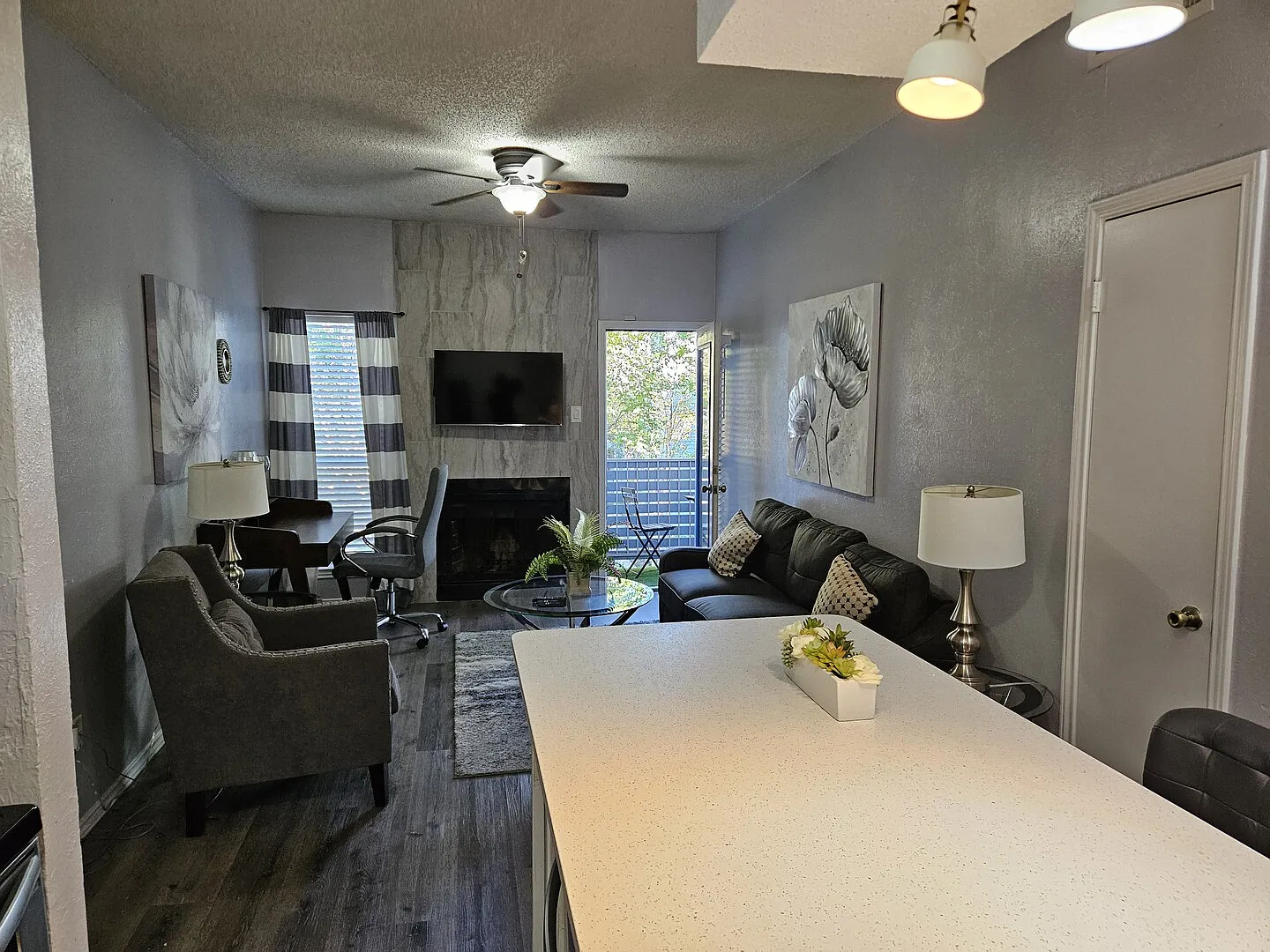I30 World Cup Stay - 18 min to AT&T - Sleeps 2 - Public Transit — Photo 2