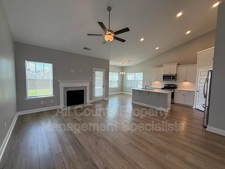 333 Underhill Dr — Photo 3