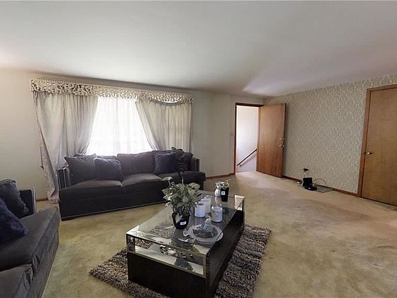 2nd image of 424 Saint Lawrence Ave