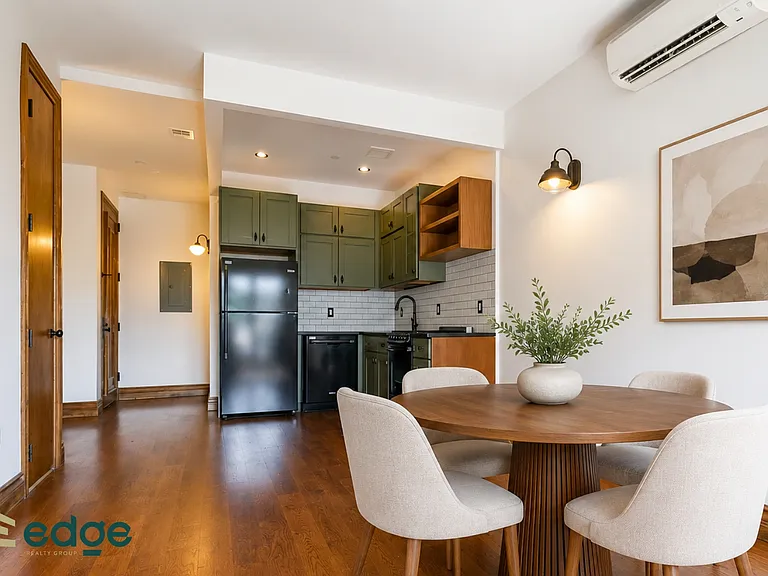 871 Grand St #3G — Photo 2