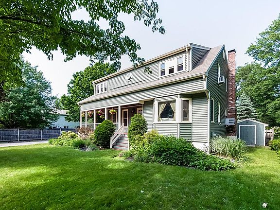 4th image of 12 Farragut Ave