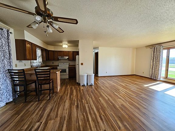 Kitchen, Livingroom, dinning area