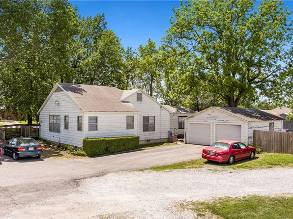 1380 Butterfield Coach Rd, Springdale, AR 72764