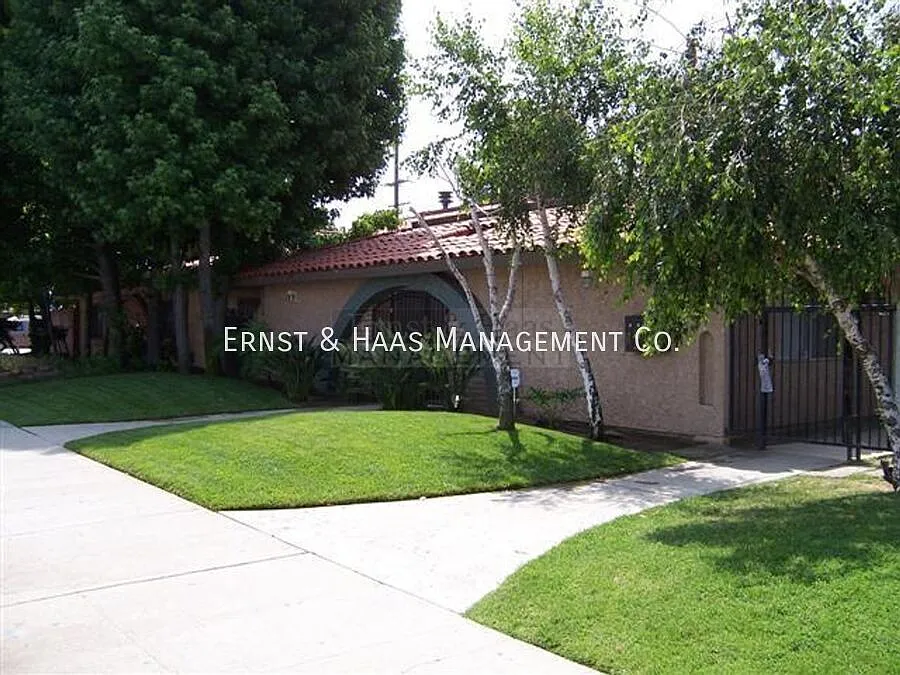 Building Photo - 1170 E South St #3