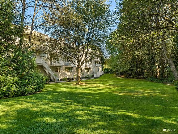 Private HOA Park-like yard! >