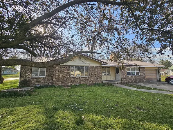 313 S Spiker St, Bernie, MO 63822