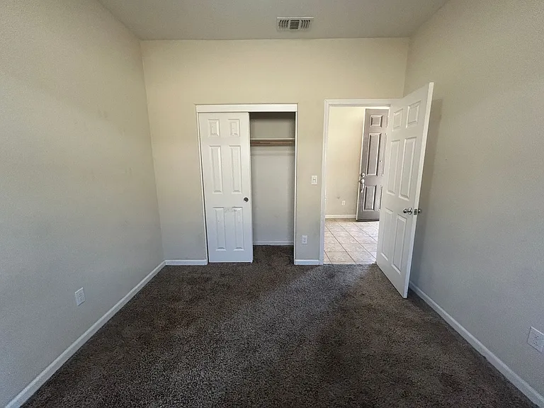 518 Samuel Way — Photo 6
