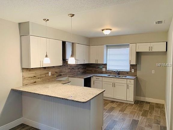 3rd image of 618 Laisy Dr