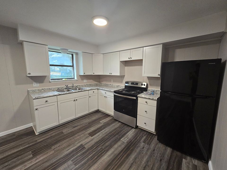 1st image of 210 Jean St