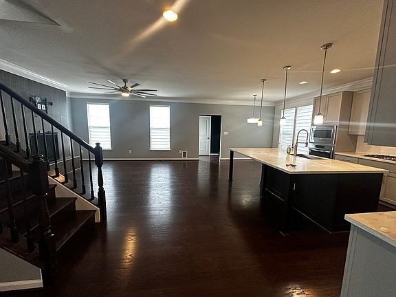 5th image of 150 Gardenia Dr