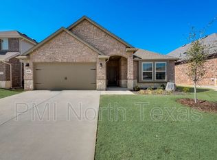 3113 Brady Starr Dr, Aubrey, TX 76227