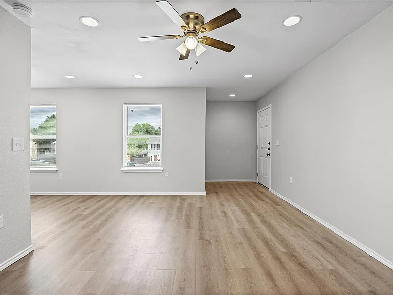 2615 Ektom Dr #D — Photo 11