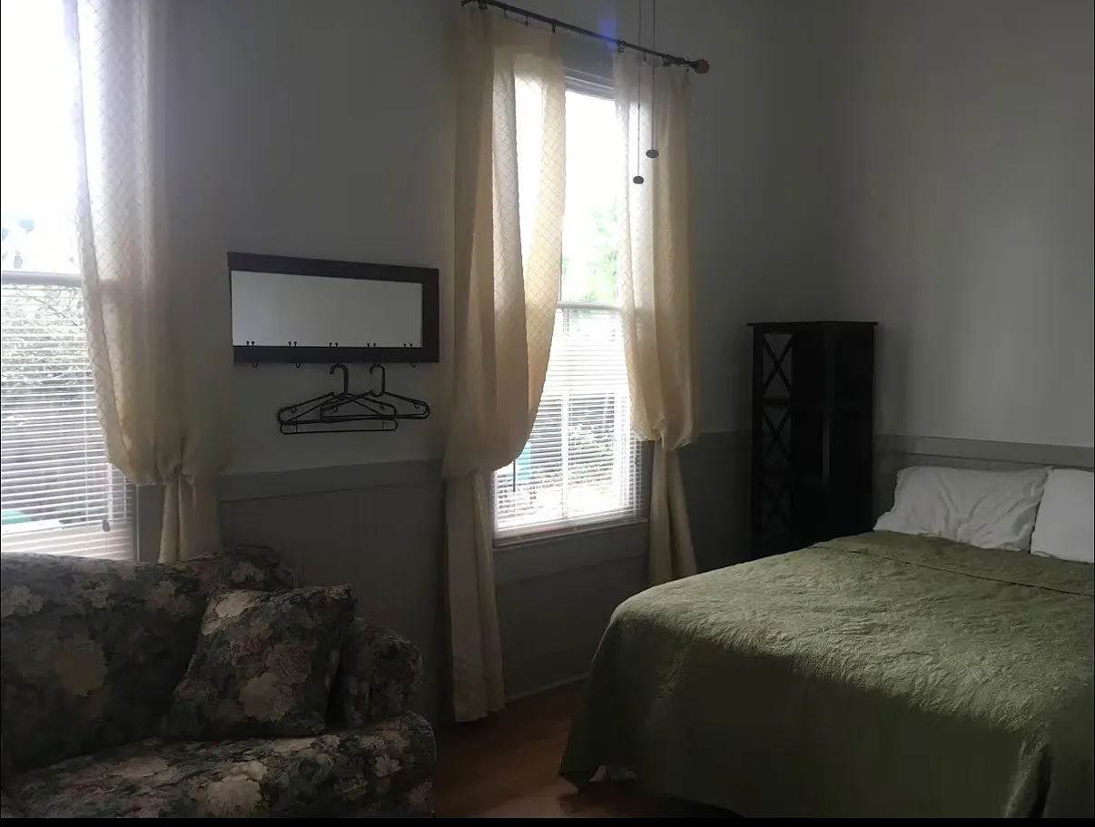 Studio, 360 sqft, $1,600 — Photo 4