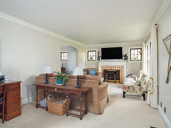 4th image of 335 Townview Cir N