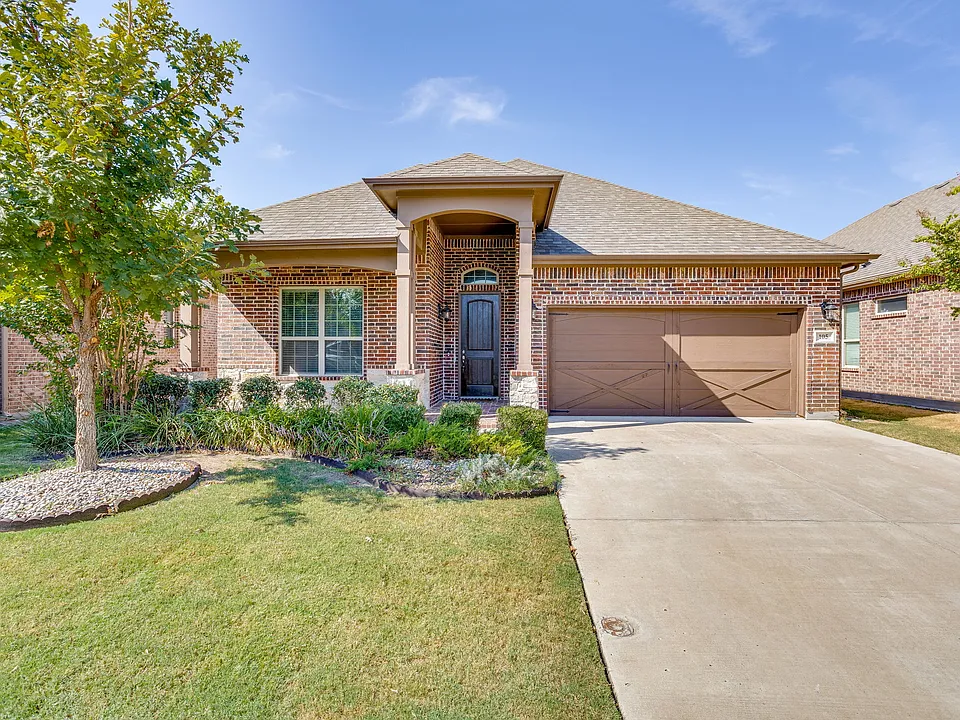 105 Mineral Point Dr