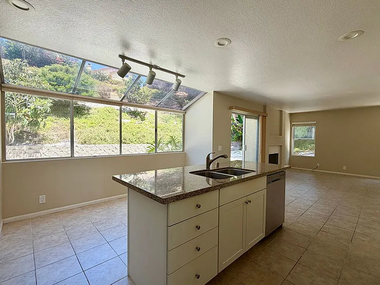 3366 Waterford Dr — Photo 14