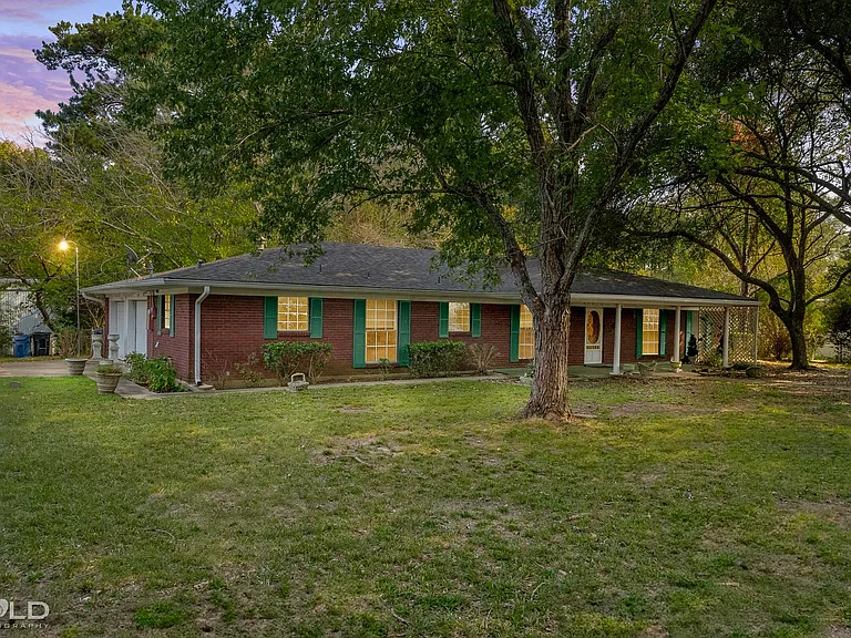 595 N Main St — Photo 3
