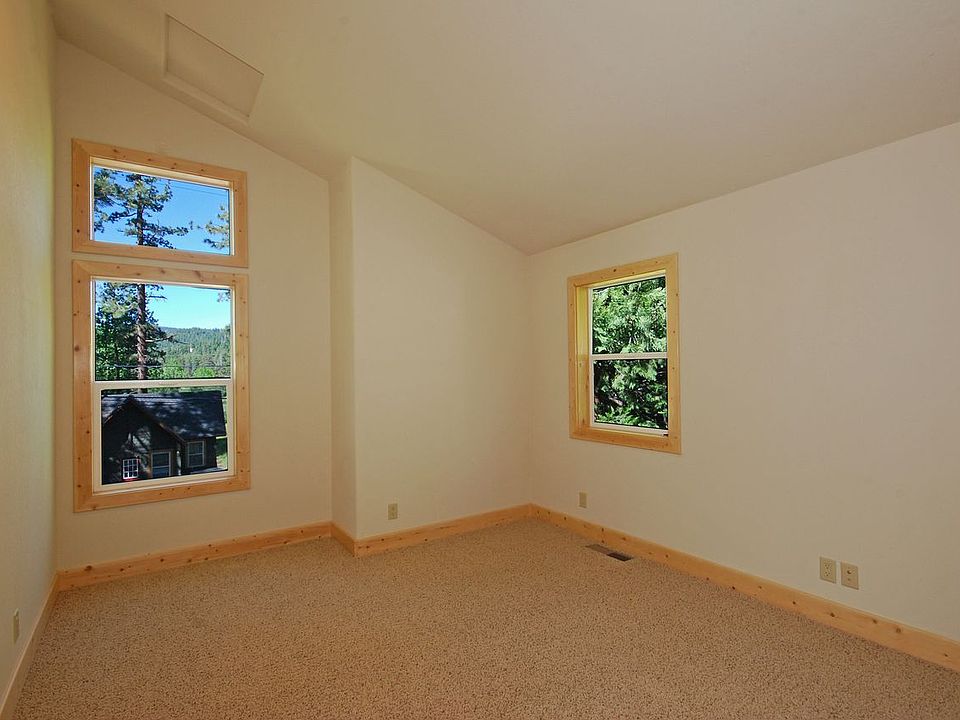 2nd image of 320 Pioneer Way