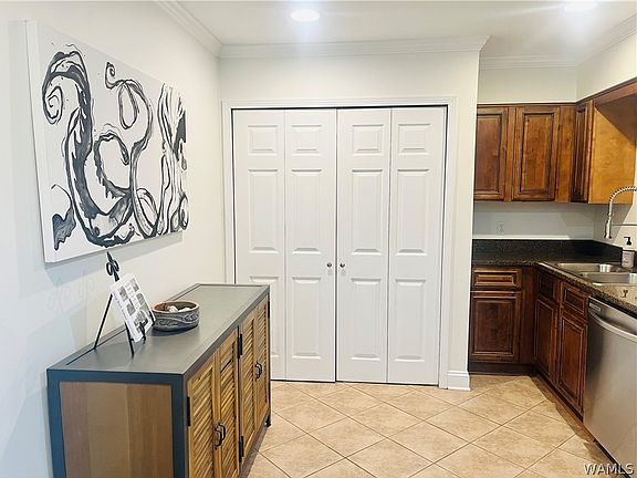 5th image of 210 15th St E APT 2