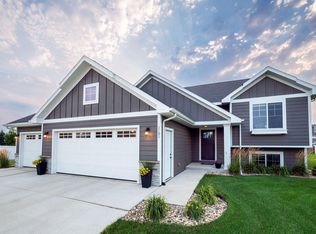 1801 W Briarwood Cir, Brookings, SD 57006