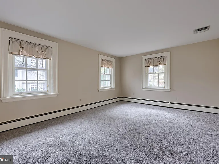 226 E Caracas Ave — Photo 47