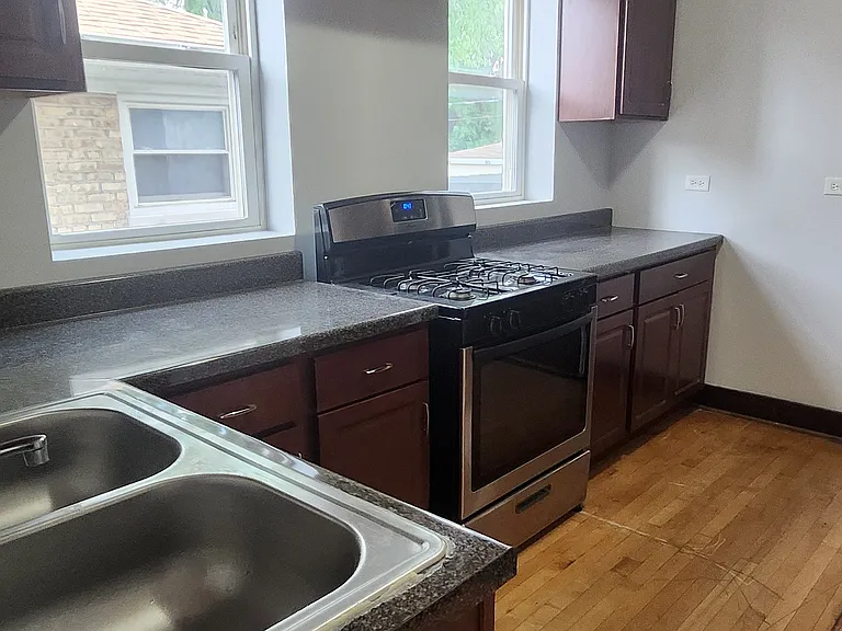 4854 W Potomac Ave #1 — Photo 5
