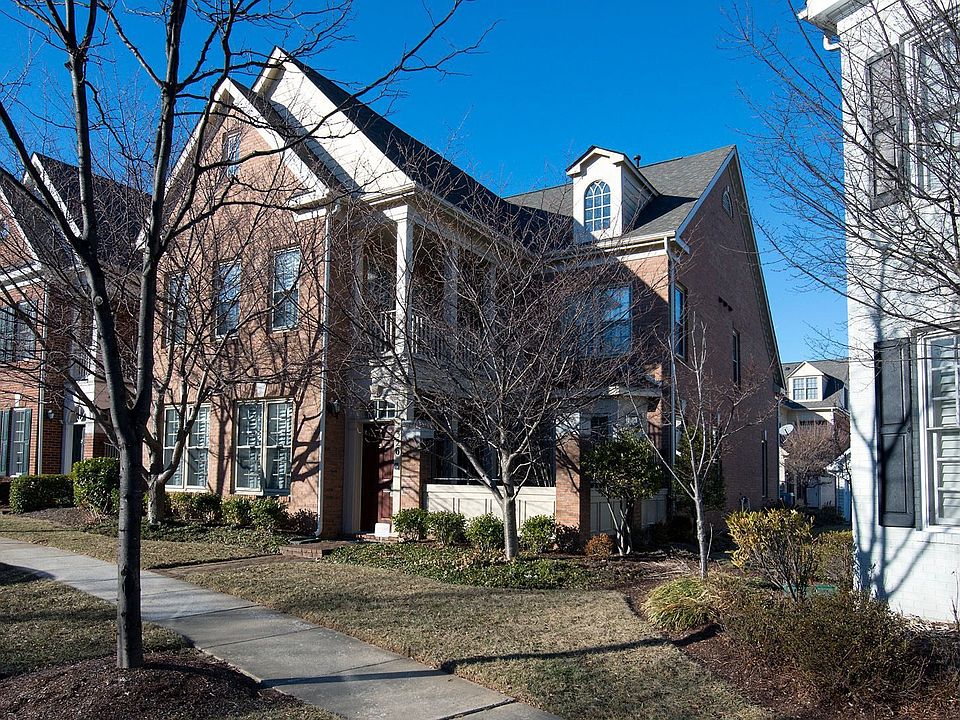 1st image of 326 Lisa Oaks Way