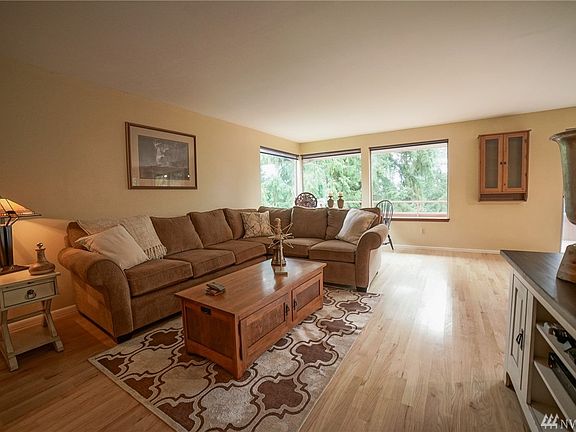 3rd image of 10725 47th St E