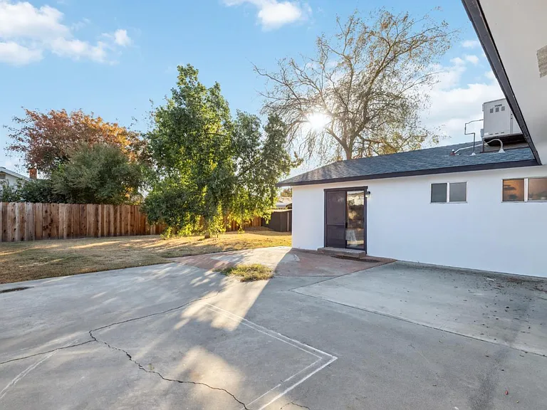 929 Moffat Dr — Photo 17