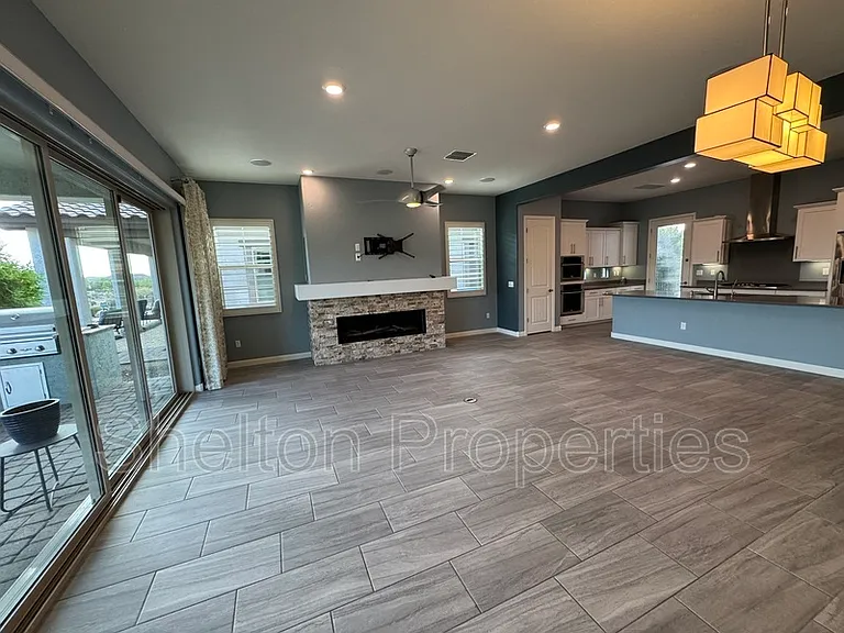 20614 W Hillcrest Blvd — Photo 7