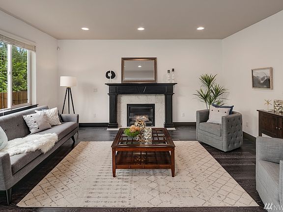 Beautiful gas fireplace with granite surround