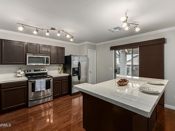 5th image of 1014 E MILADA Drive