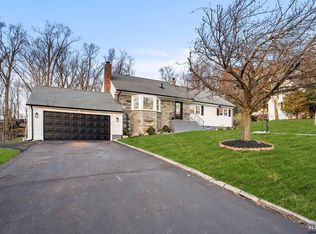 100 Colonial Rd, Emerson, NJ 07630