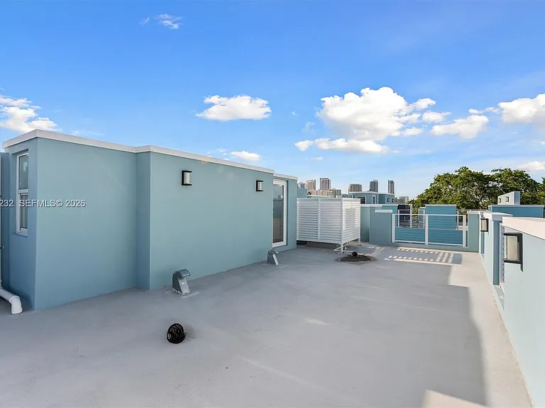 824 SE 12th Ct #850 — Photo 28