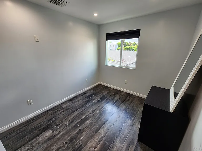 6827 Murietta Ave — Photo 40