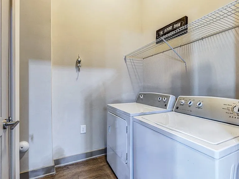 Reserve at Kenton Place Apartment Homes — Photo 9